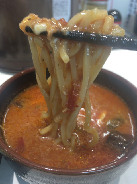 川越の中本で濃厚トマトつけ麺11