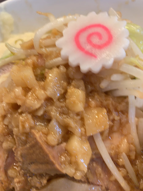 松山の二郎系『豚麺アジト』・アブラ、ナルト