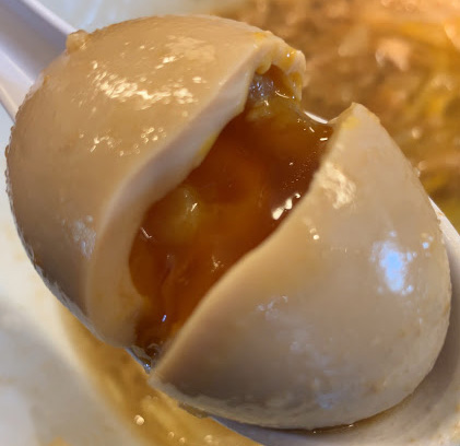 松山の二郎系『豚麺アジト』・味玉