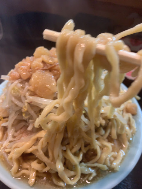 板橋・大山の自家製麺No11でラーメン-リフト