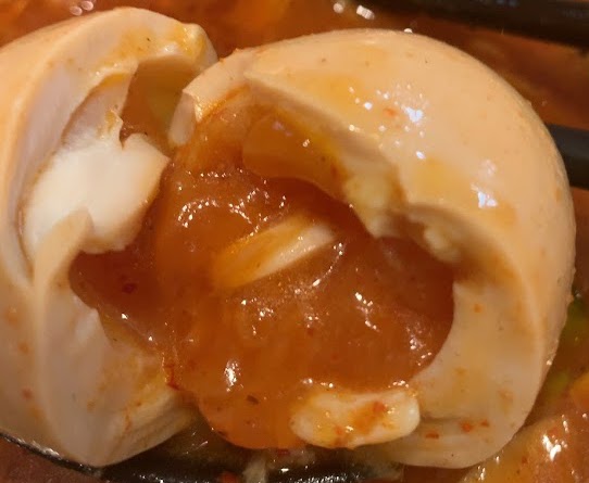勝浦風トンタン麺（辛さ2倍）の北極卵